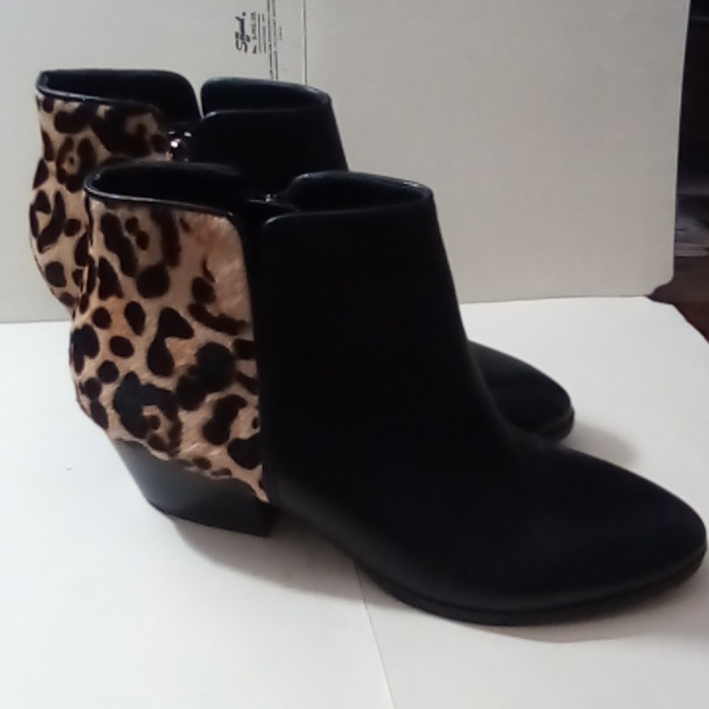 Franco Sarto leather & real fur  Ankle Boots . New size 8.